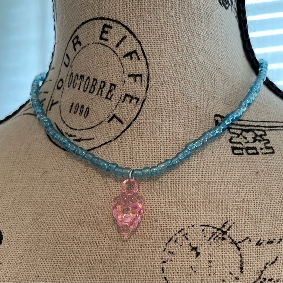 💗 Pink Berry with Blue Glass Beaded Necklace - Picture 4 of 7